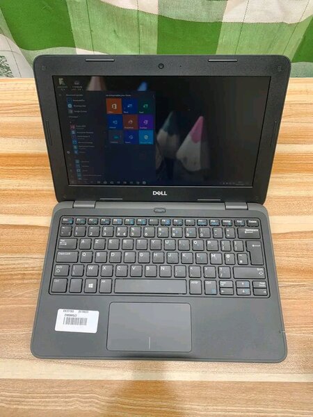 Dell Latitude 3300 Laptop