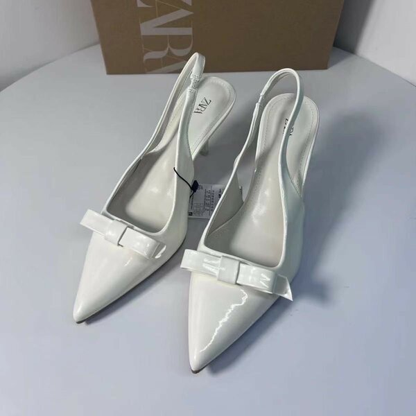 Chaussures à talons blancs élégants