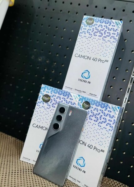 Smartphone Tecno AI Camon 40 Pro