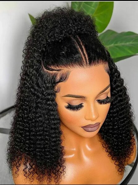 Perruque Bouclée Demi-Chignon