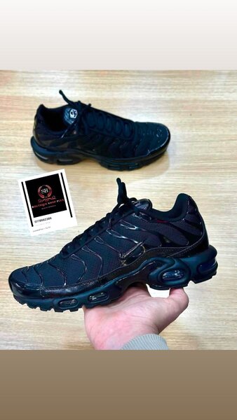 Basket NIKE TN authentique dans carton