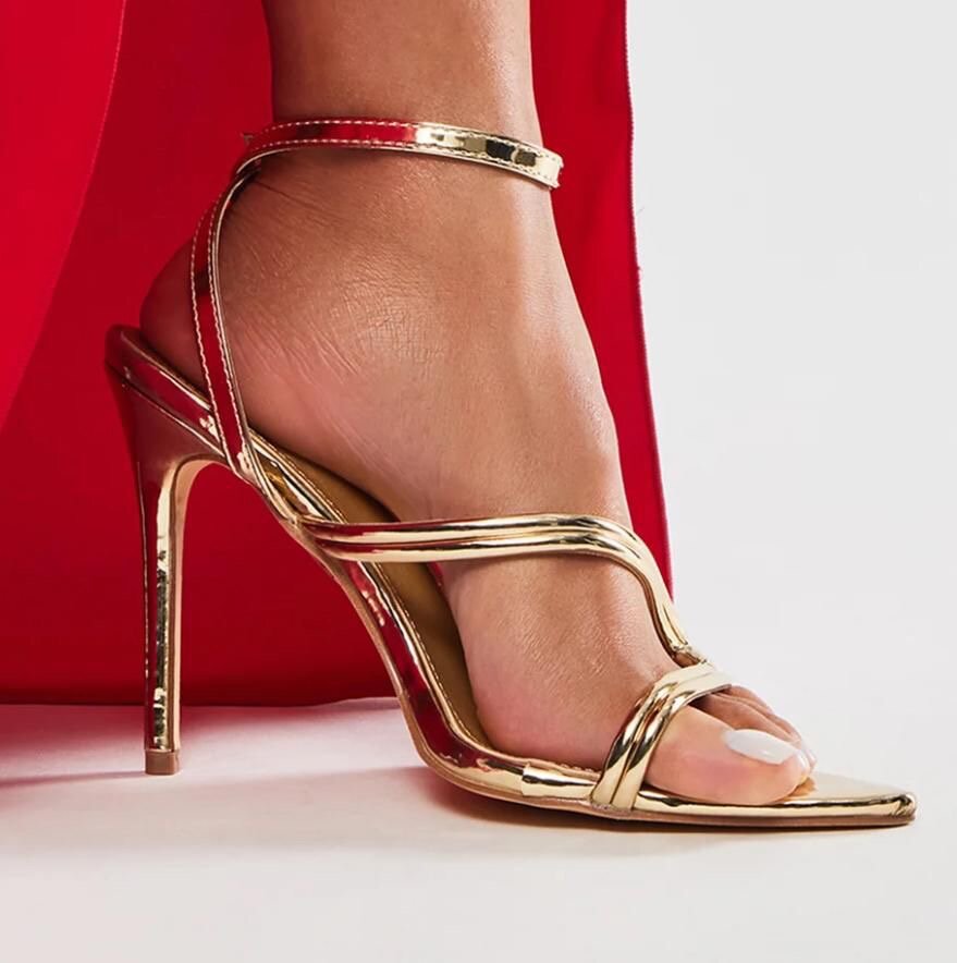 Sandales dorées à talons haut