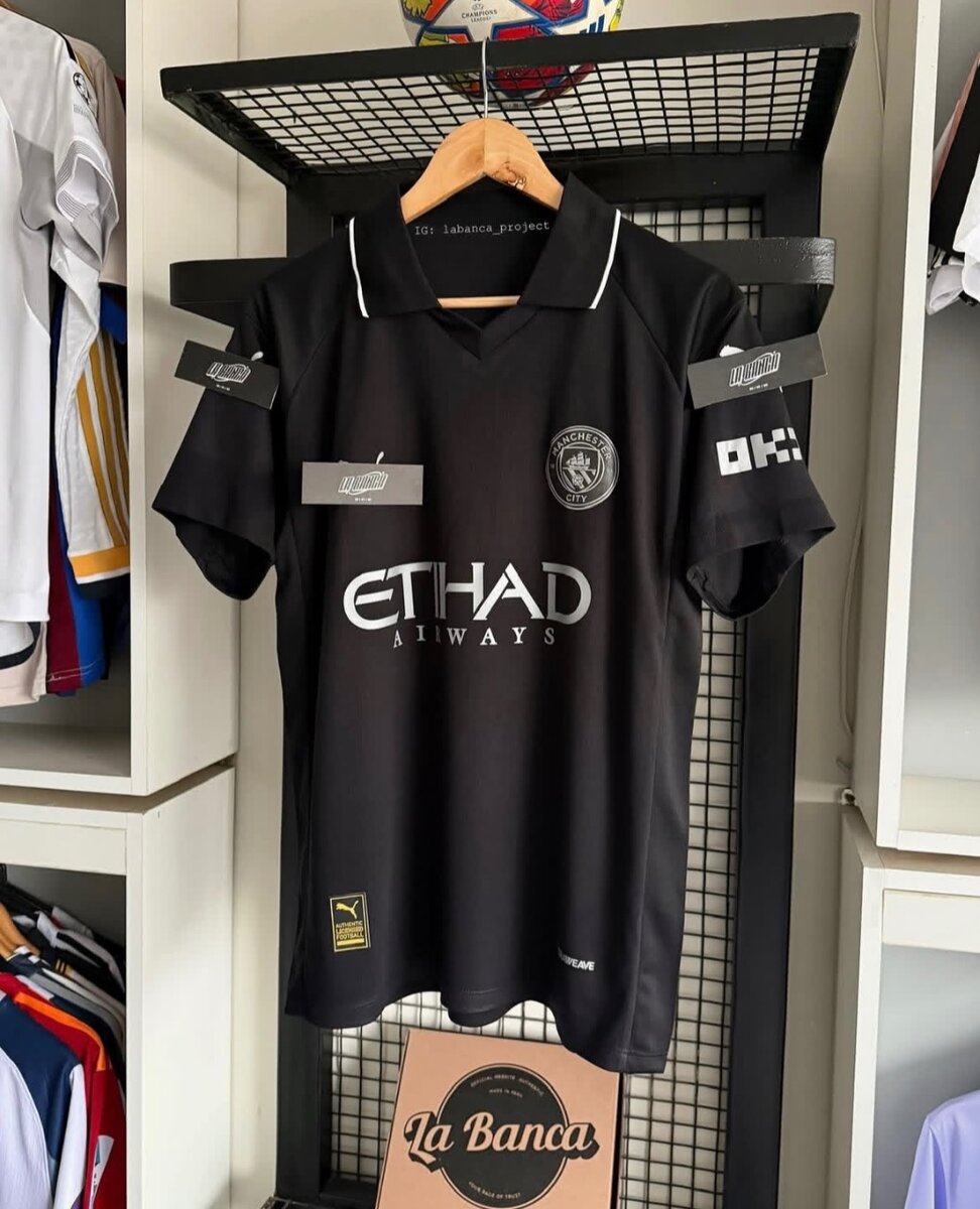 Maillot de foot noir élégant
