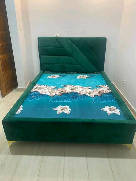 Lit Moderne avec Tête de Lit