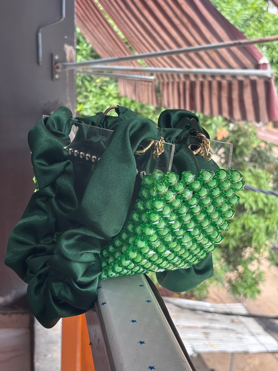 Sac perlé à faces transparente