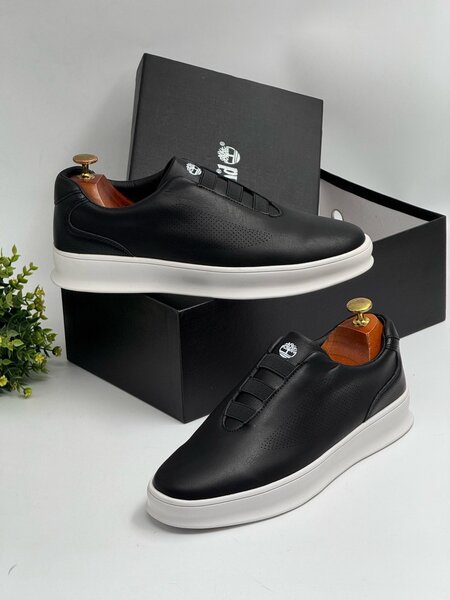 TIMBERLAND BLACK AND WHITE