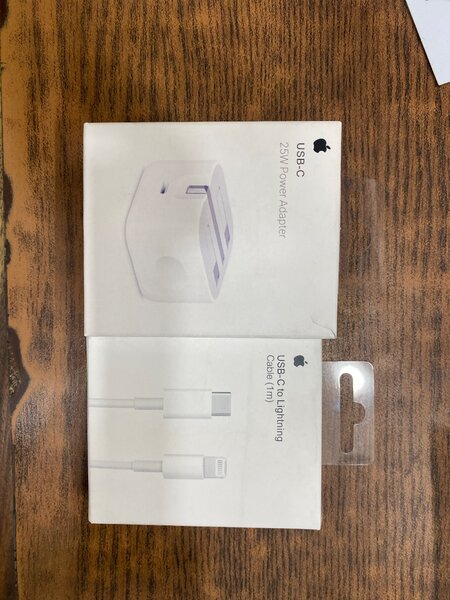 iPhone charger with cebal 25 W