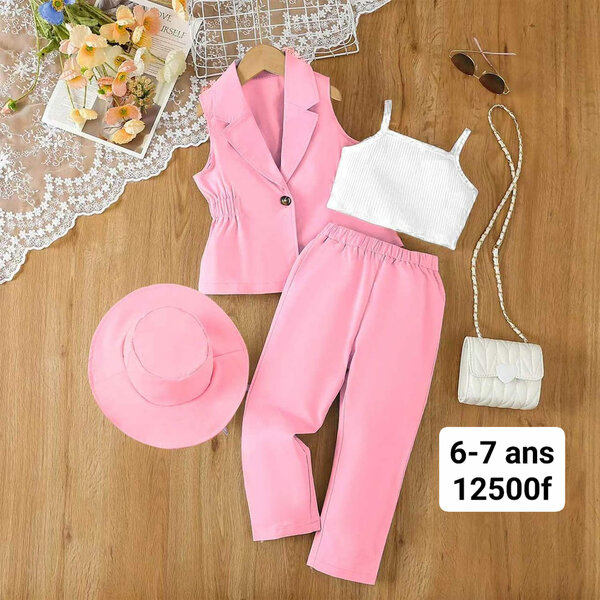 ensemble de vêtements