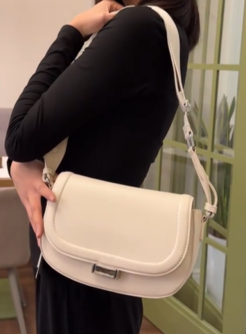 Базовая вместительная сумка от STRADIVARIUS айвори