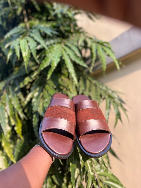 Sandales en cuir marron