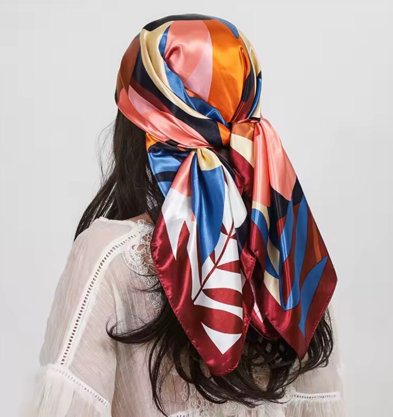 Foulard en soie à motifs