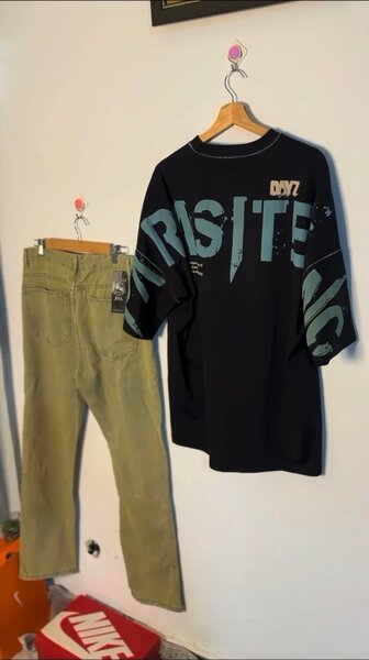 T-shirt noir tendance pour homme avec logo bleu