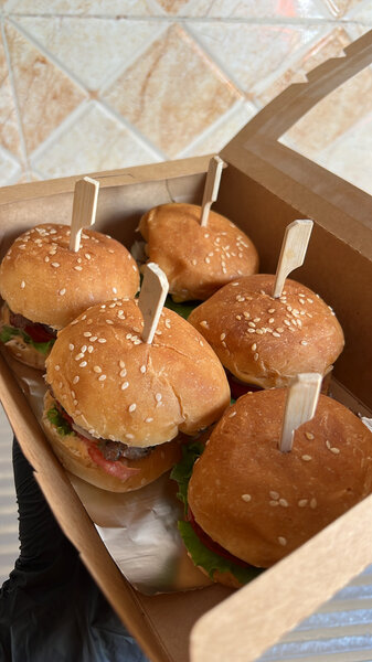 5 minis burgers