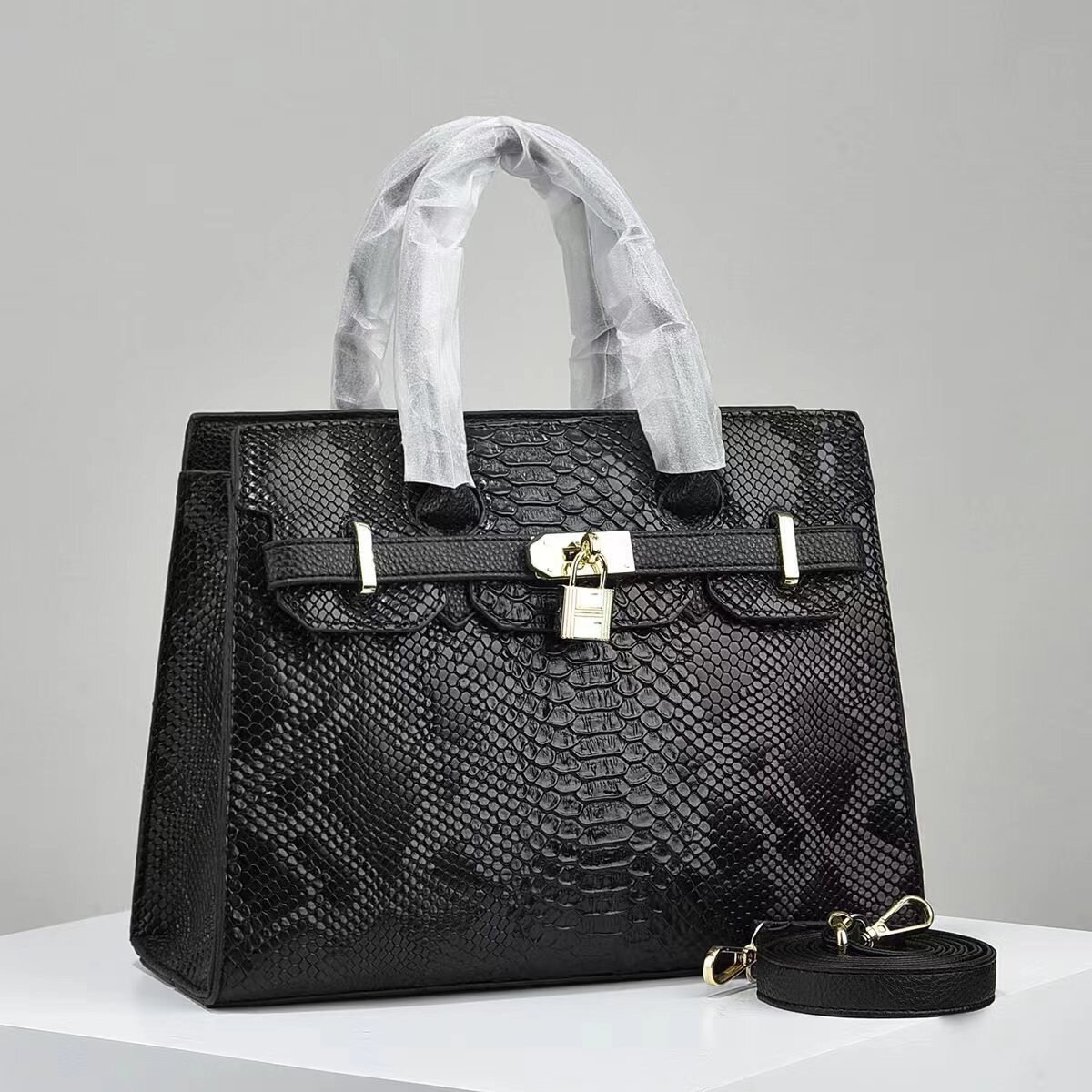 Luxurious handheld ladies bags