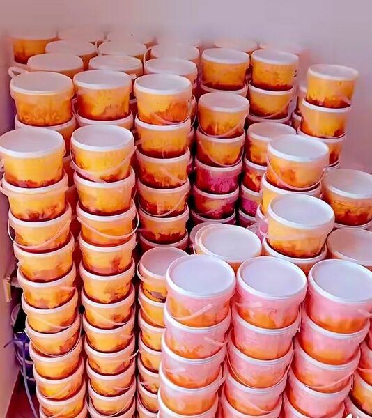 Peinture rose fluo et pigment orange