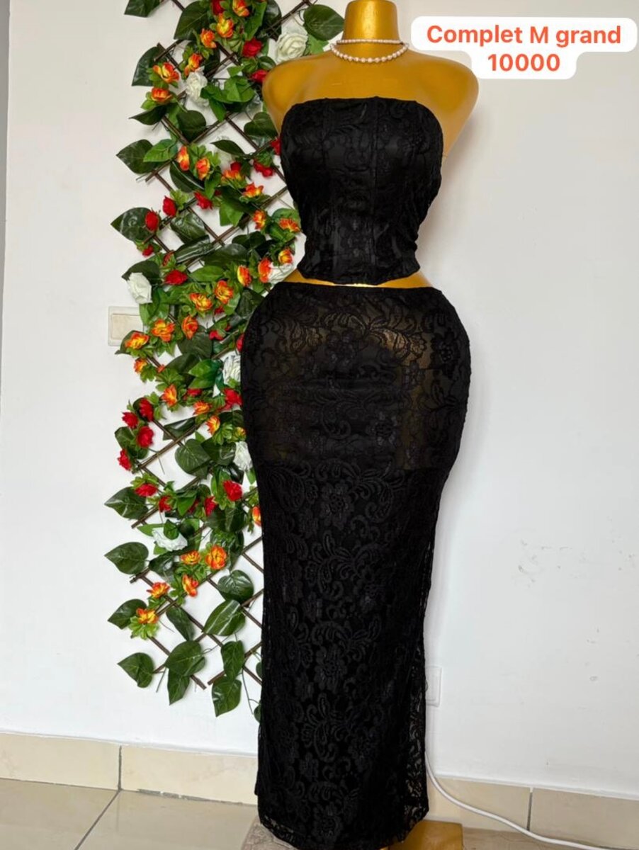 Combinaison élégante avec plumes