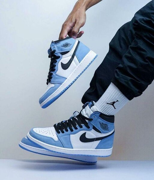 Air Jordan 1 university blue