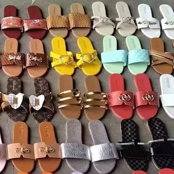 Ladies flat slippers