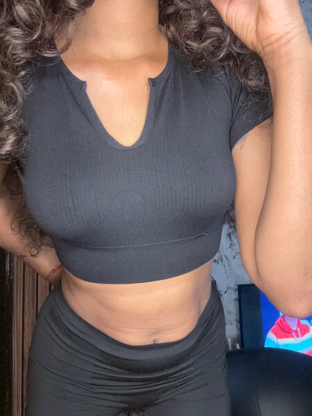 Haut court moulant femme