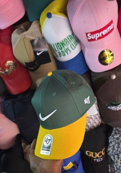 Casquette verte et jaune Nike