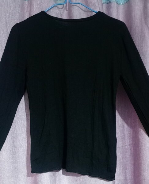 T-shirt noire à manches longues