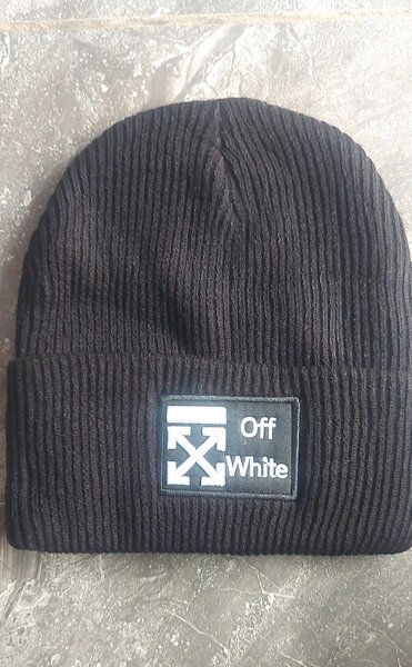 Bonnet noir tendance Off-White