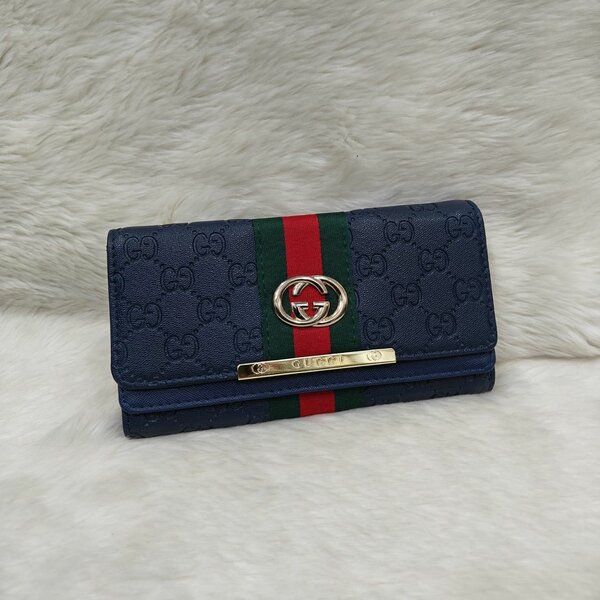 Gucci Wallet only 1 item wallet & 10 colors available