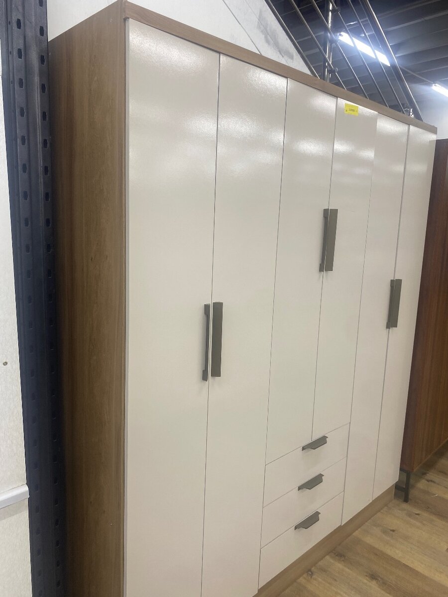 Armoire moderne en bois