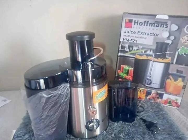 JUICE EXTRACTOR WITH BLENDER