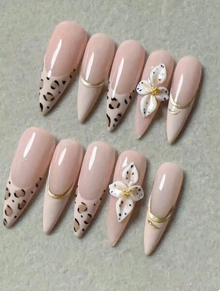 Ongles Acrylique Design Fleuri