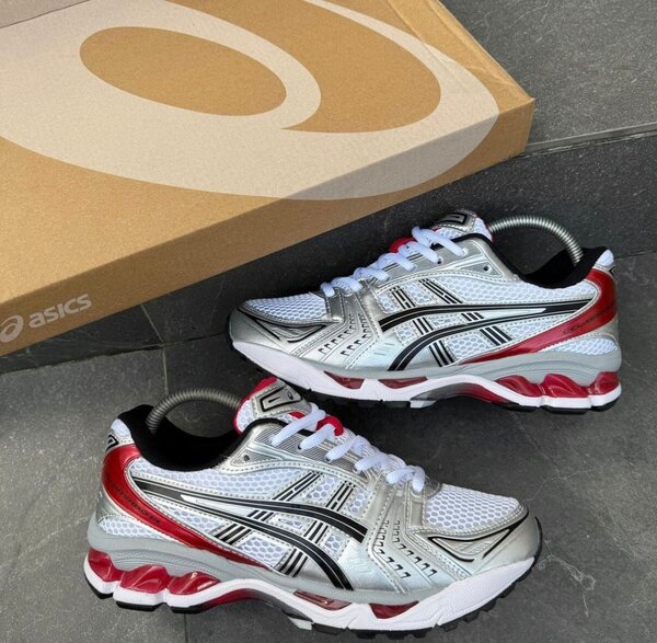 Asics avec le carton