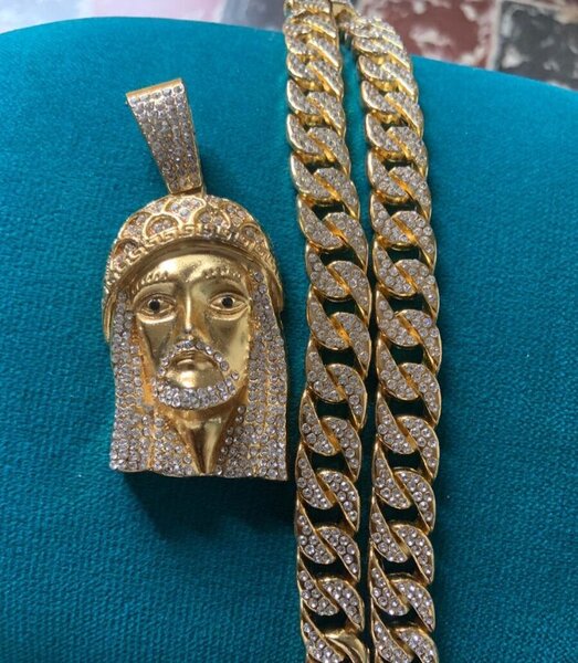 Pendentif doré homme luxe