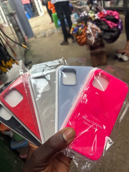 Coques iPhone 12/12 Pro Colorées
