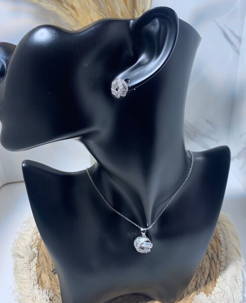 Collier et Boucles d'Oreilles Élégants