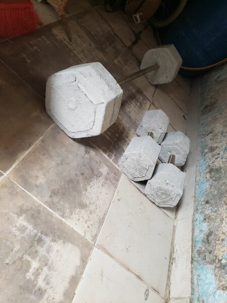 Haltères béton robustes