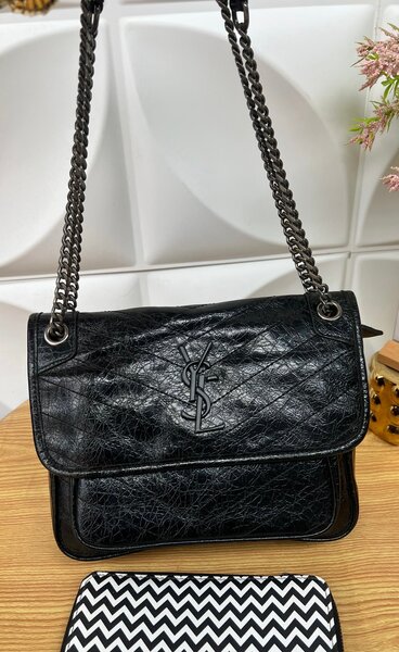 Sac bandoulière en cuir noir