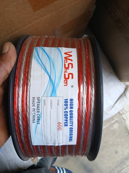 fil de haut-parleur transparen