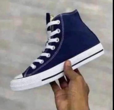 Converses bleu