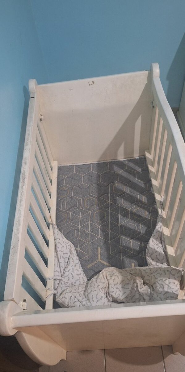 Lit bébé en bois élégant