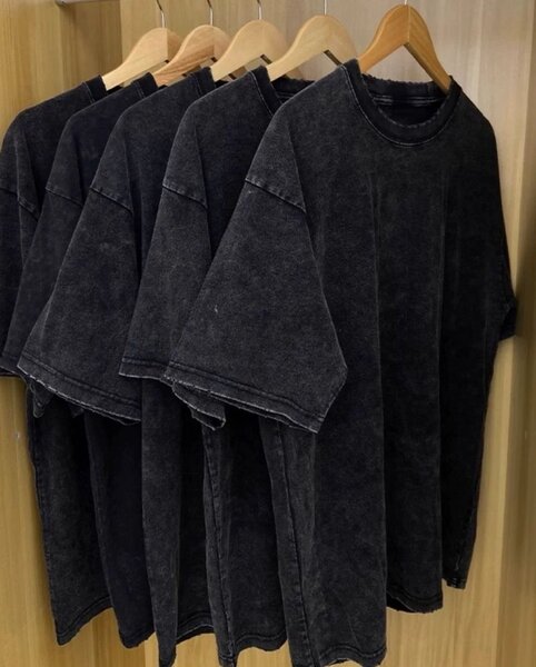 T-shirt unisexe noir délavé