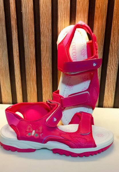 Sandales roses pour enfants