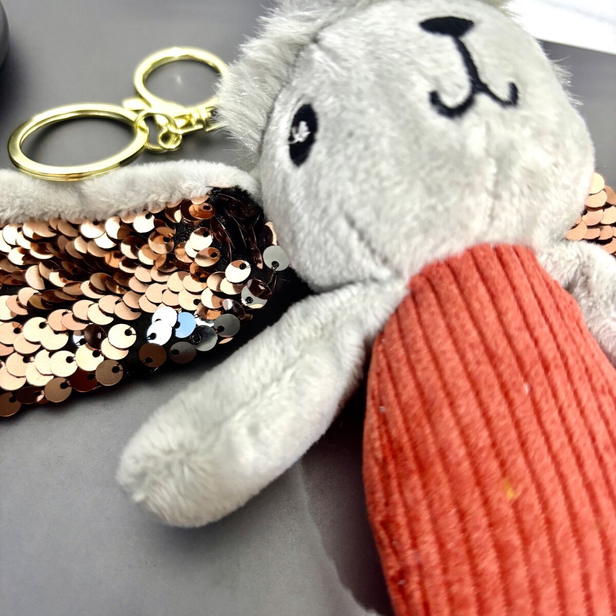 Porte-clés poupée en peluche