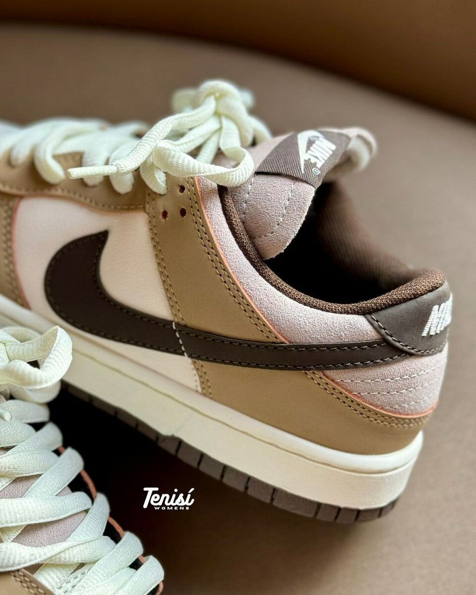 Sneakers en cuir beiges Nike