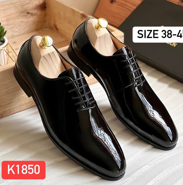 Top quality smart shoes available 