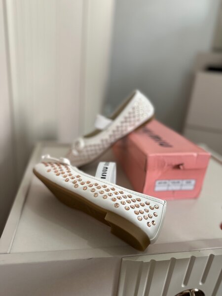 Балетки под брендом MIU MIU