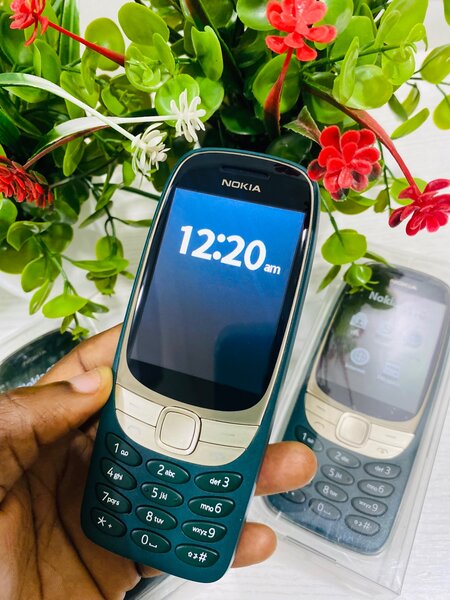 Nokia 6310 2G. Green