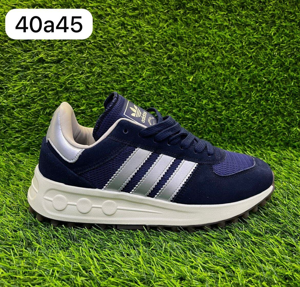 Chaussures Adidas bleu marine