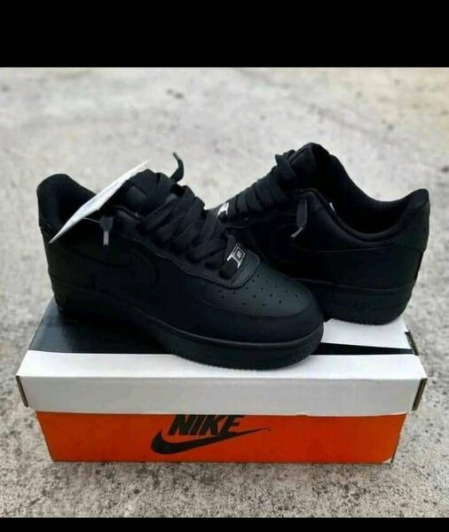 Chaussures Nike Air Force 1 noir