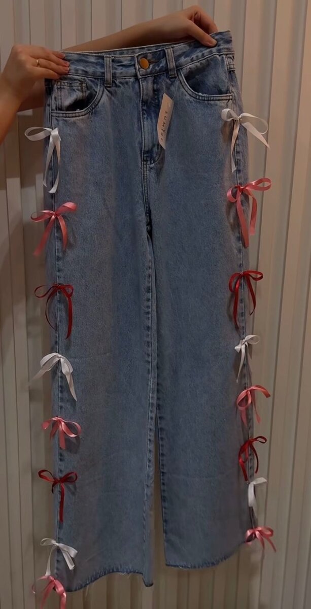 Denim jeans with bow