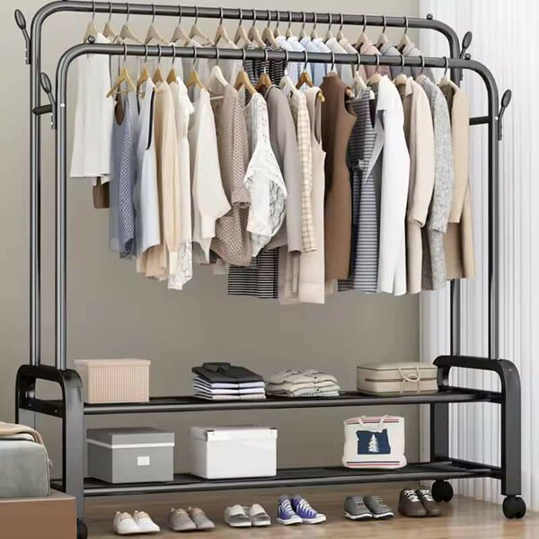 Portant double vêtements